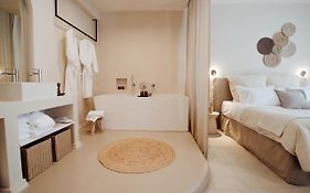 Thymises Boutique Hotel